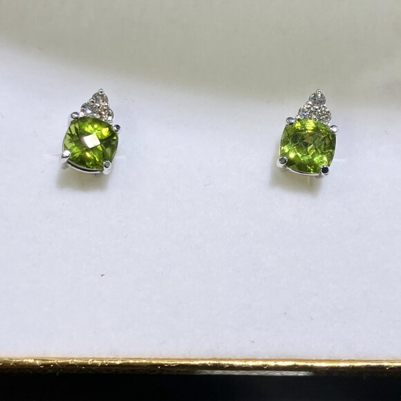 Peridot And Diamond White Gold Earrings - Picture 4 of 6